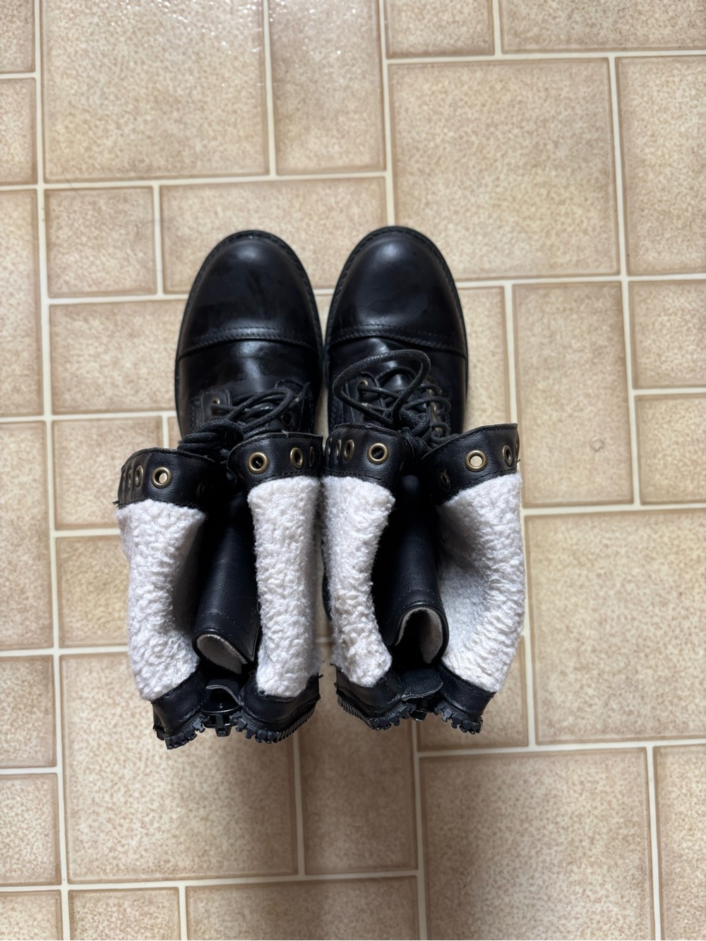 Shiekh Black Lace-Up Women's Boots with White Faux-Shearling Cuff